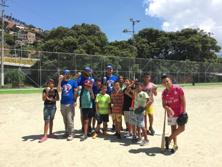 LaLigaPequena_TeamPhoto_CoachDaniel_Blanquizal_2016